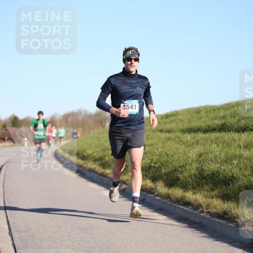 06.04.2025 - 44. Internationalen Wilhelmsburger Insellauf Jannik Wohlers http://msf.ph/oto/7604519 06.04.2025 09:21:54 Laufen 4541 meine-sportfotos.de