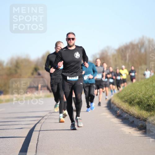06.04.2025 - 44. Internationalen Wilhelmsburger Insellauf Jannik Wohlers http://msf.ph/oto/7604985 06.04.2025 09:22:24 Laufen  meine-sportfotos.de