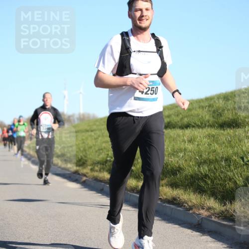 06.04.2025 - 44. Internationalen Wilhelmsburger Insellauf Jannik Wohlers http://msf.ph/oto/7609344 06.04.2025 09:23:25 Laufen 250 meine-sportfotos.de