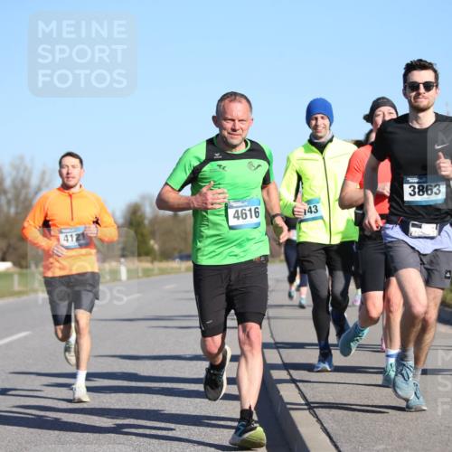 06.04.2025 - 44. Internationalen Wilhelmsburger Insellauf Jannik Wohlers http://msf.ph/oto/7611636 06.04.2025 09:27:37 Laufen 4058, 412, 4616, 143, 3863, 4120 meine-sportfotos.de
