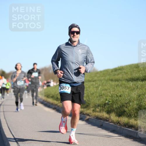 06.04.2025 - 44. Internationalen Wilhelmsburger Insellauf Jannik Wohlers http://msf.ph/oto/7612615 06.04.2025 09:28:52 Laufen 3057 meine-sportfotos.de