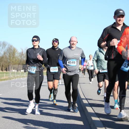 06.04.2025 - 44. Internationalen Wilhelmsburger Insellauf Jannik Wohlers http://msf.ph/oto/7613120 06.04.2025 09:29:22 Laufen 3717, 4241, 4337, 4549, 3446, 3975, 153 meine-sportfotos.de