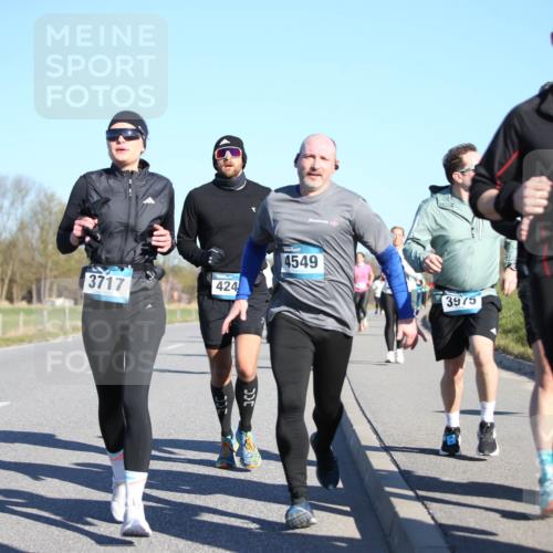 06.04.2025 - 44. Internationalen Wilhelmsburger Insellauf Jannik Wohlers http://msf.ph/oto/7613127 06.04.2025 09:29:22 Laufen 3717, 424, 4549, 3975, 4297, 53 meine-sportfotos.de