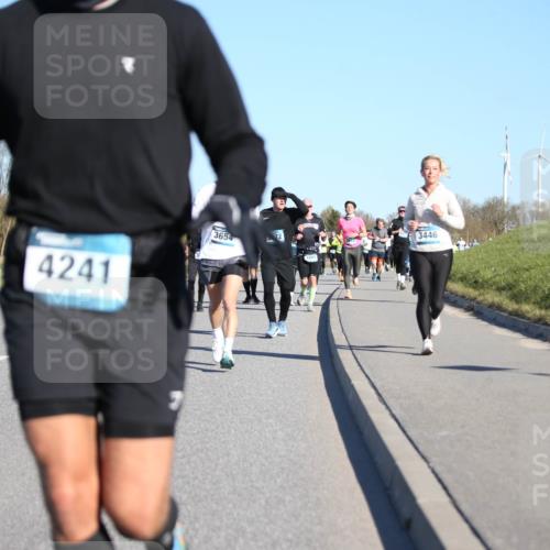 06.04.2025 - 44. Internationalen Wilhelmsburger Insellauf Jannik Wohlers http://msf.ph/oto/7613151 06.04.2025 09:29:24 Laufen 4241, 3446, 3654 meine-sportfotos.de