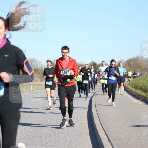 06.04.2025 - 44. Internationalen Wilhelmsburger Insellauf Jannik Wohlers http://msf.ph/oto/7613473 06.04.2025 09:29:52 Laufen 4601, 3515, 3957, 4380, 3014 meine-sportfotos.de
