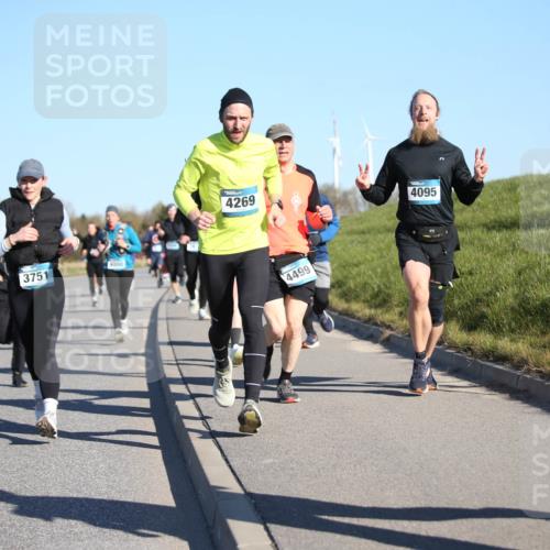 06.04.2025 - 44. Internationalen Wilhelmsburger Insellauf Jannik Wohlers http://msf.ph/oto/7613728 06.04.2025 09:30:09 Laufen 3736, 3751, 4000, 4269, 4499, 4095, 25 meine-sportfotos.de