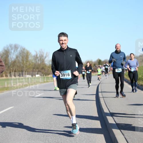 06.04.2025 - 44. Internationalen Wilhelmsburger Insellauf Jannik Wohlers http://msf.ph/oto/7614059 06.04.2025 09:30:37 Laufen 3916, 4237, 3668, 3013 meine-sportfotos.de