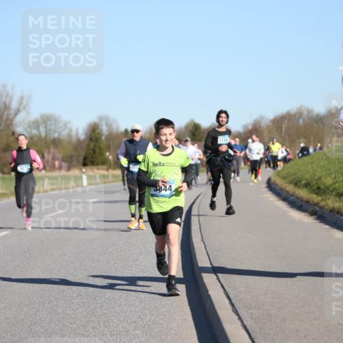 06.04.2025 - 44. Internationalen Wilhelmsburger Insellauf Jannik Wohlers http://msf.ph/oto/7614171 06.04.2025 09:30:48 Laufen 4393, 304, 3844, 5182, 4607 meine-sportfotos.de
