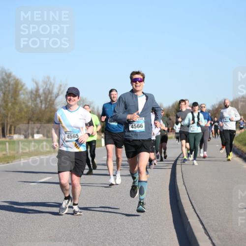 06.04.2025 - 44. Internationalen Wilhelmsburger Insellauf Jannik Wohlers http://msf.ph/oto/7614260 06.04.2025 09:30:56 Laufen 4565, 3690, 4566, 4566, 3028, 4172 meine-sportfotos.de