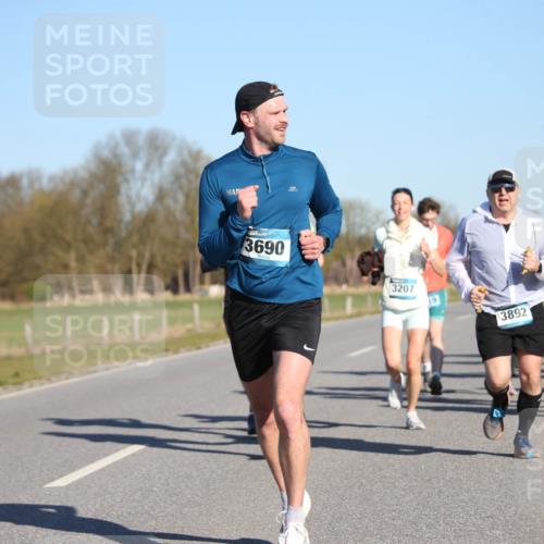 06.04.2025 - 44. Internationalen Wilhelmsburger Insellauf Jannik Wohlers http://msf.ph/oto/7614326 06.04.2025 09:30:59 Laufen 3690, 3207, 13892, 3279, 3028 meine-sportfotos.de