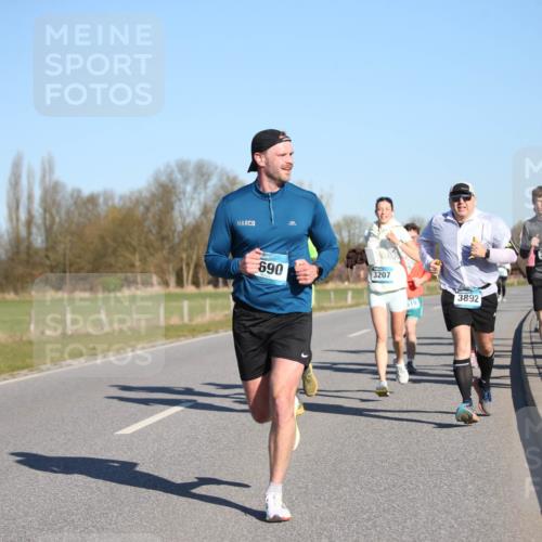 06.04.2025 - 44. Internationalen Wilhelmsburger Insellauf Jannik Wohlers http://msf.ph/oto/7614331 06.04.2025 09:30:59 Laufen 690, 3207, 519, 3892, 3279, 4172, 3028 meine-sportfotos.de