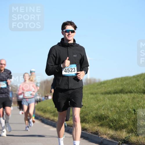 06.04.2025 - 44. Internationalen Wilhelmsburger Insellauf Jannik Wohlers http://msf.ph/oto/7614916 06.04.2025 09:32:26 Laufen 4523 meine-sportfotos.de