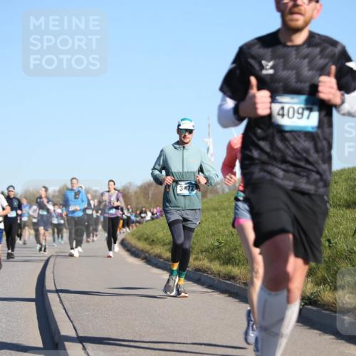 06.04.2025 - 44. Internationalen Wilhelmsburger Insellauf Jannik Wohlers http://msf.ph/oto/7614931 06.04.2025 09:32:30 Laufen 1586, 3472, 4097 meine-sportfotos.de