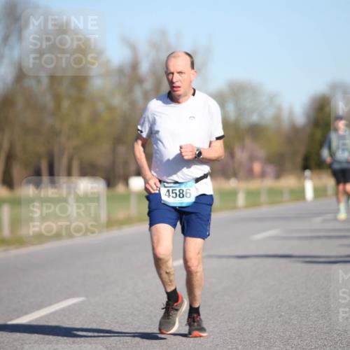 06.04.2025 - 44. Internationalen Wilhelmsburger Insellauf Jannik Wohlers http://msf.ph/oto/7614942 06.04.2025 09:32:32 Laufen 4586 meine-sportfotos.de