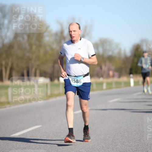 06.04.2025 - 44. Internationalen Wilhelmsburger Insellauf Jannik Wohlers http://msf.ph/oto/7614943 06.04.2025 09:32:32 Laufen 4586, 4406 meine-sportfotos.de