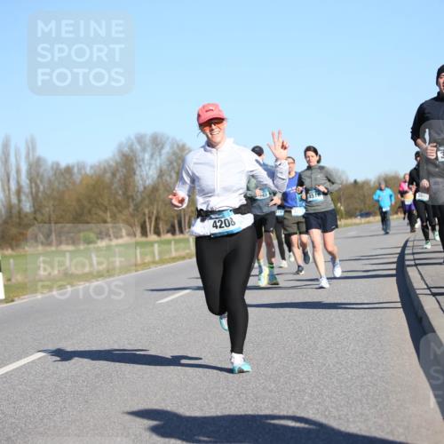 06.04.2025 - 44. Internationalen Wilhelmsburger Insellauf Jannik Wohlers http://msf.ph/oto/7614977 06.04.2025 09:32:41 Laufen 4208, 45, 451, 394, 3438, 5049, 3425 meine-sportfotos.de