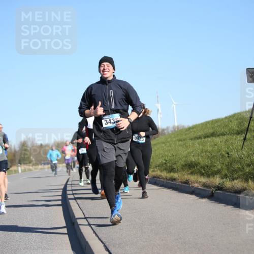 06.04.2025 - 44. Internationalen Wilhelmsburger Insellauf Jannik Wohlers http://msf.ph/oto/7614981 06.04.2025 09:32:41 Laufen 4518, 3438, 3425 meine-sportfotos.de