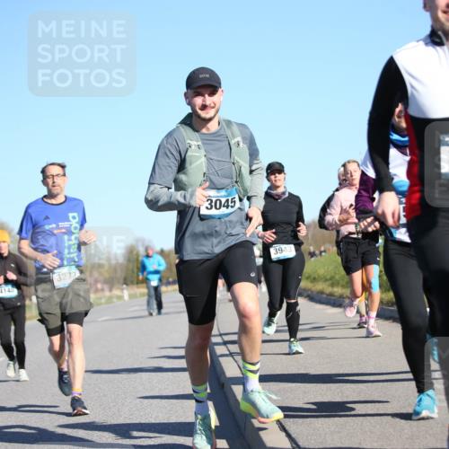 06.04.2025 - 44. Internationalen Wilhelmsburger Insellauf Jannik Wohlers http://msf.ph/oto/7615002 06.04.2025 09:32:44 Laufen 4148, 3273, 3045, 3943, 3097 meine-sportfotos.de