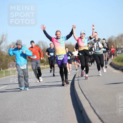 06.04.2025 - 44. Internationalen Wilhelmsburger Insellauf Jannik Wohlers http://msf.ph/oto/7615025 06.04.2025 09:32:48 Laufen 4334, 4025, 4307, 3965, 4448, 3781 meine-sportfotos.de