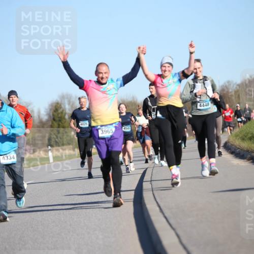 06.04.2025 - 44. Internationalen Wilhelmsburger Insellauf Jannik Wohlers http://msf.ph/oto/7615031 06.04.2025 09:32:49 Laufen 4334, 4025, 3965, 4545, 4448 meine-sportfotos.de