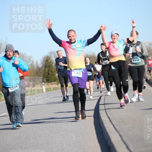 06.04.2025 - 44. Internationalen Wilhelmsburger Insellauf Jannik Wohlers http://msf.ph/oto/7615034 06.04.2025 09:32:49 Laufen 4334, 4025, 3965, 9, 1545, 408, 4448 meine-sportfotos.de