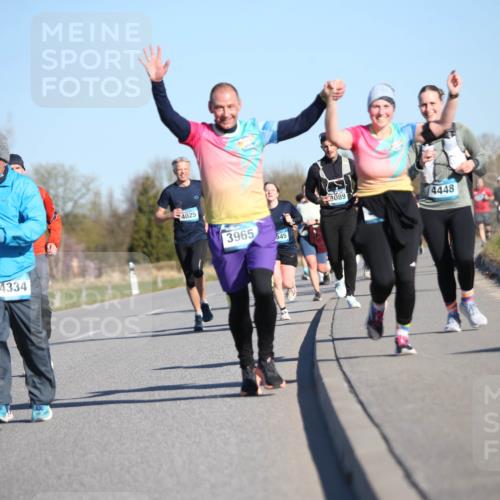 06.04.2025 - 44. Internationalen Wilhelmsburger Insellauf Jannik Wohlers http://msf.ph/oto/7615038 06.04.2025 09:32:49 Laufen 4334, 4025, 3965, 545, 4089, 4448 meine-sportfotos.de
