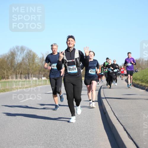 06.04.2025 - 44. Internationalen Wilhelmsburger Insellauf Jannik Wohlers http://msf.ph/oto/7615074 06.04.2025 09:32:56 Laufen 402, 4089, 4545, 3781 meine-sportfotos.de