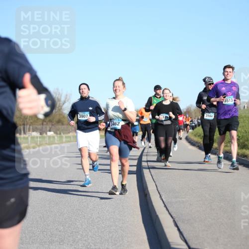 06.04.2025 - 44. Internationalen Wilhelmsburger Insellauf Jannik Wohlers http://msf.ph/oto/7615083 06.04.2025 09:32:59 Laufen 4545, 3907, 3462, 3984, 3513 meine-sportfotos.de