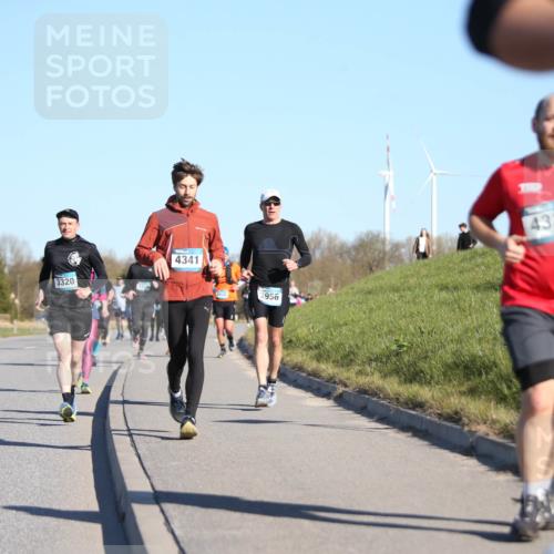 06.04.2025 - 44. Internationalen Wilhelmsburger Insellauf Jannik Wohlers http://msf.ph/oto/7615133 06.04.2025 09:33:10 Laufen 3320, 4341, 3956, 4338 meine-sportfotos.de