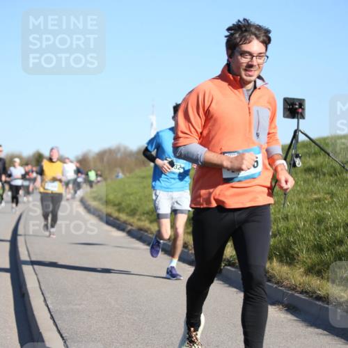 06.04.2025 - 44. Internationalen Wilhelmsburger Insellauf Jannik Wohlers http://msf.ph/oto/7615359 06.04.2025 09:34:05 Laufen  meine-sportfotos.de