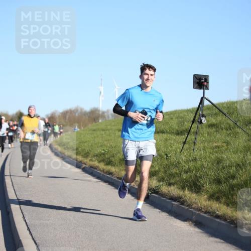 06.04.2025 - 44. Internationalen Wilhelmsburger Insellauf Jannik Wohlers http://msf.ph/oto/7615364 06.04.2025 09:34:06 Laufen 010 meine-sportfotos.de