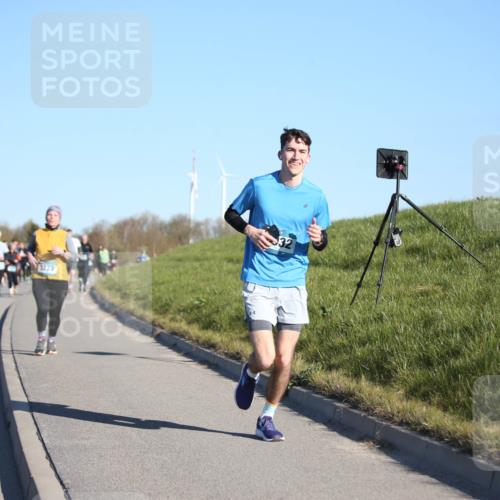 06.04.2025 - 44. Internationalen Wilhelmsburger Insellauf Jannik Wohlers http://msf.ph/oto/7615365 06.04.2025 09:34:06 Laufen 3223, 010 meine-sportfotos.de