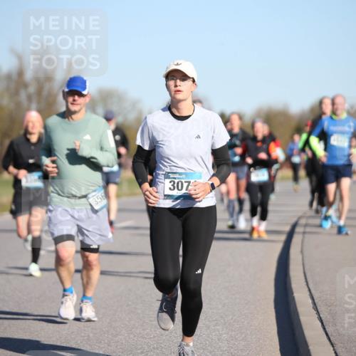 06.04.2025 - 44. Internationalen Wilhelmsburger Insellauf Jannik Wohlers http://msf.ph/oto/7615402 06.04.2025 09:34:12 Laufen 336, 356, 307, 4447 meine-sportfotos.de