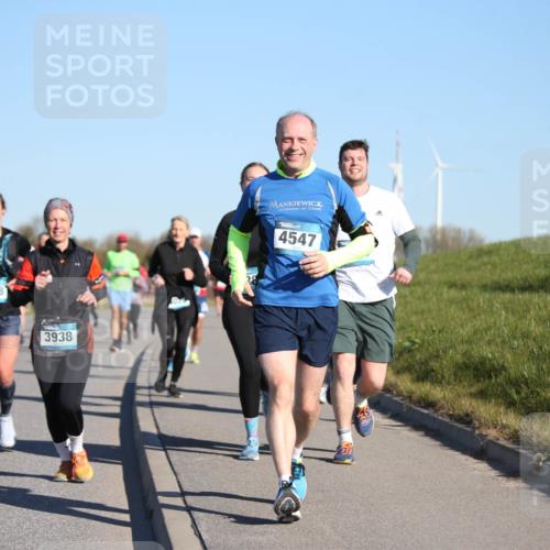 06.04.2025 - 44. Internationalen Wilhelmsburger Insellauf Jannik Wohlers http://msf.ph/oto/7615419 06.04.2025 09:34:18 Laufen 3352, 3318, 3938, 4547 meine-sportfotos.de