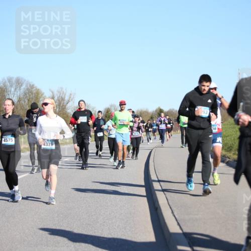06.04.2025 - 44. Internationalen Wilhelmsburger Insellauf Jannik Wohlers http://msf.ph/oto/7615438 06.04.2025 09:34:23 Laufen 4575, 38, 4376, 3233, 93, 56 meine-sportfotos.de