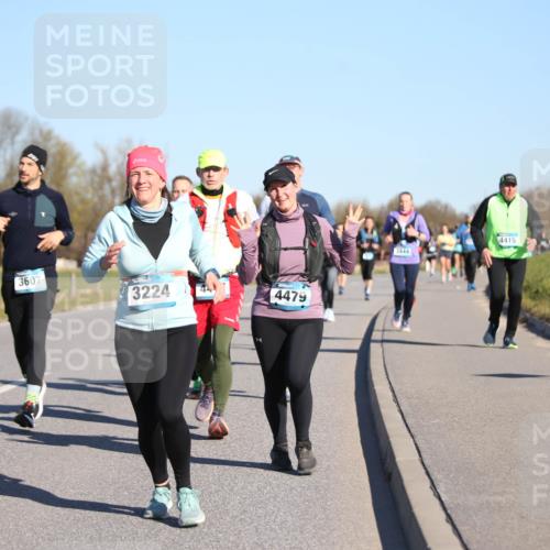 06.04.2025 - 44. Internationalen Wilhelmsburger Insellauf Jannik Wohlers http://msf.ph/oto/7615462 06.04.2025 09:34:28 Laufen 241, 3607, 3224, 4479, 3444, 4415 meine-sportfotos.de