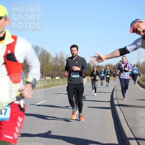06.04.2025 - 44. Internationalen Wilhelmsburger Insellauf Jannik Wohlers http://msf.ph/oto/7615482 06.04.2025 09:34:31 Laufen 4447, 3495, 3444, 3489 meine-sportfotos.de