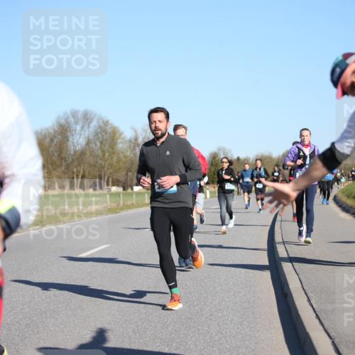 06.04.2025 - 44. Internationalen Wilhelmsburger Insellauf Jannik Wohlers http://msf.ph/oto/7615485 06.04.2025 09:34:32 Laufen 447, 44, 489 meine-sportfotos.de