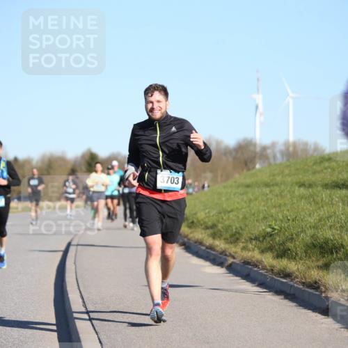 06.04.2025 - 44. Internationalen Wilhelmsburger Insellauf Jannik Wohlers http://msf.ph/oto/7615503 06.04.2025 09:34:36 Laufen 3897, 3703 meine-sportfotos.de