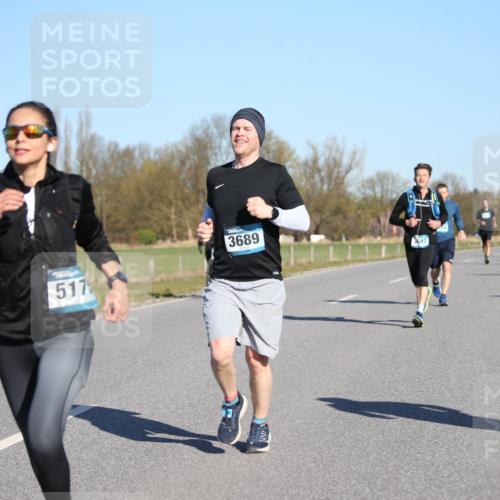 06.04.2025 - 44. Internationalen Wilhelmsburger Insellauf Jannik Wohlers http://msf.ph/oto/7615508 06.04.2025 09:34:37 Laufen 517, 3689, 3697 meine-sportfotos.de