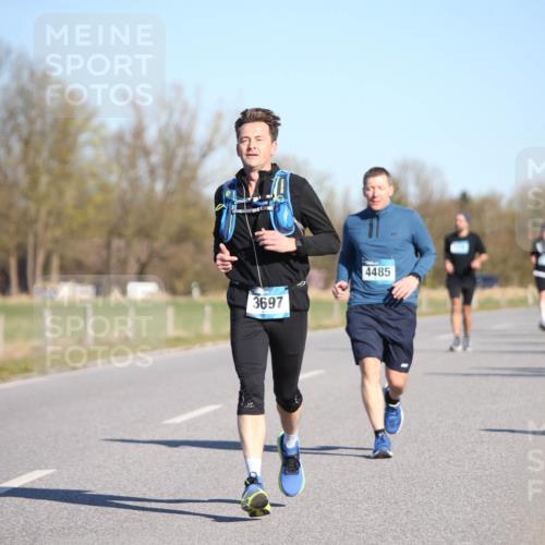 06.04.2025 - 44. Internationalen Wilhelmsburger Insellauf Jannik Wohlers http://msf.ph/oto/7615513 06.04.2025 09:34:38 Laufen 3697, 4485, 3888, 45 meine-sportfotos.de