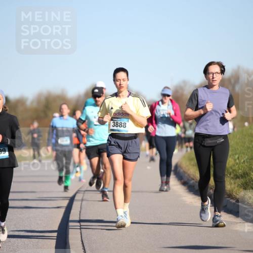 06.04.2025 - 44. Internationalen Wilhelmsburger Insellauf Jannik Wohlers http://msf.ph/oto/7615525 06.04.2025 09:34:43 Laufen 4599, 3888 meine-sportfotos.de