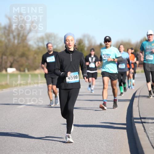 06.04.2025 - 44. Internationalen Wilhelmsburger Insellauf Jannik Wohlers http://msf.ph/oto/7615529 06.04.2025 09:34:45 Laufen 4436, 4599, 4239, 3797, 3888 meine-sportfotos.de