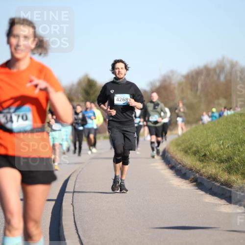 06.04.2025 - 44. Internationalen Wilhelmsburger Insellauf Jannik Wohlers http://msf.ph/oto/7615572 06.04.2025 09:34:55 Laufen 3470, 4268 meine-sportfotos.de