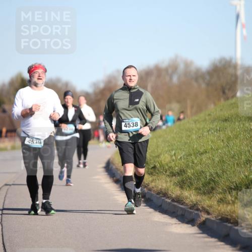 06.04.2025 - 44. Internationalen Wilhelmsburger Insellauf Jannik Wohlers http://msf.ph/oto/7615602 06.04.2025 09:35:03 Laufen 4539, 3230, 4538 meine-sportfotos.de