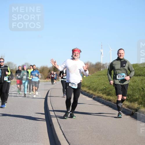 06.04.2025 - 44. Internationalen Wilhelmsburger Insellauf Jannik Wohlers http://msf.ph/oto/7615620 06.04.2025 09:35:08 Laufen 427, 4539, 4538 meine-sportfotos.de