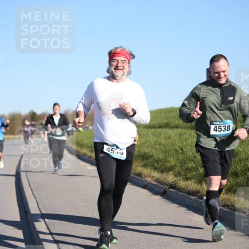 06.04.2025 - 44. Internationalen Wilhelmsburger Insellauf Jannik Wohlers http://msf.ph/oto/7615625 06.04.2025 09:35:09 Laufen 4539, 4538 meine-sportfotos.de