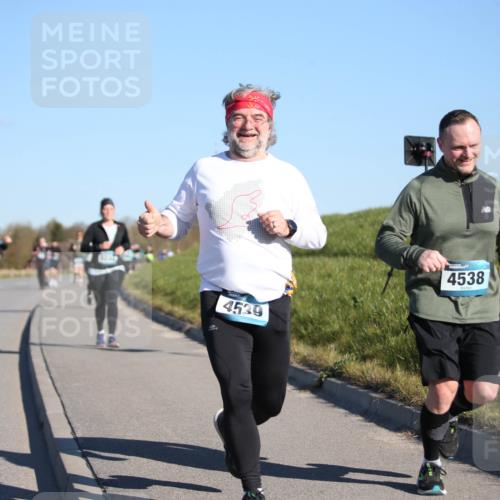 06.04.2025 - 44. Internationalen Wilhelmsburger Insellauf Jannik Wohlers http://msf.ph/oto/7615627 06.04.2025 09:35:09 Laufen 4539, 4538 meine-sportfotos.de