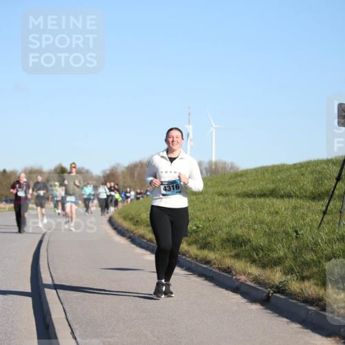 06.04.2025 - 44. Internationalen Wilhelmsburger Insellauf Jannik Wohlers http://msf.ph/oto/7615658 06.04.2025 09:35:16 Laufen 3277, 4316 meine-sportfotos.de