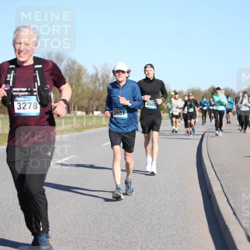06.04.2025 - 44. Internationalen Wilhelmsburger Insellauf Jannik Wohlers http://msf.ph/oto/7615691 06.04.2025 09:35:26 Laufen 3278, 3981, 4567, 4143 meine-sportfotos.de